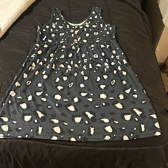 Leopard Dress - Picture 4 of 10